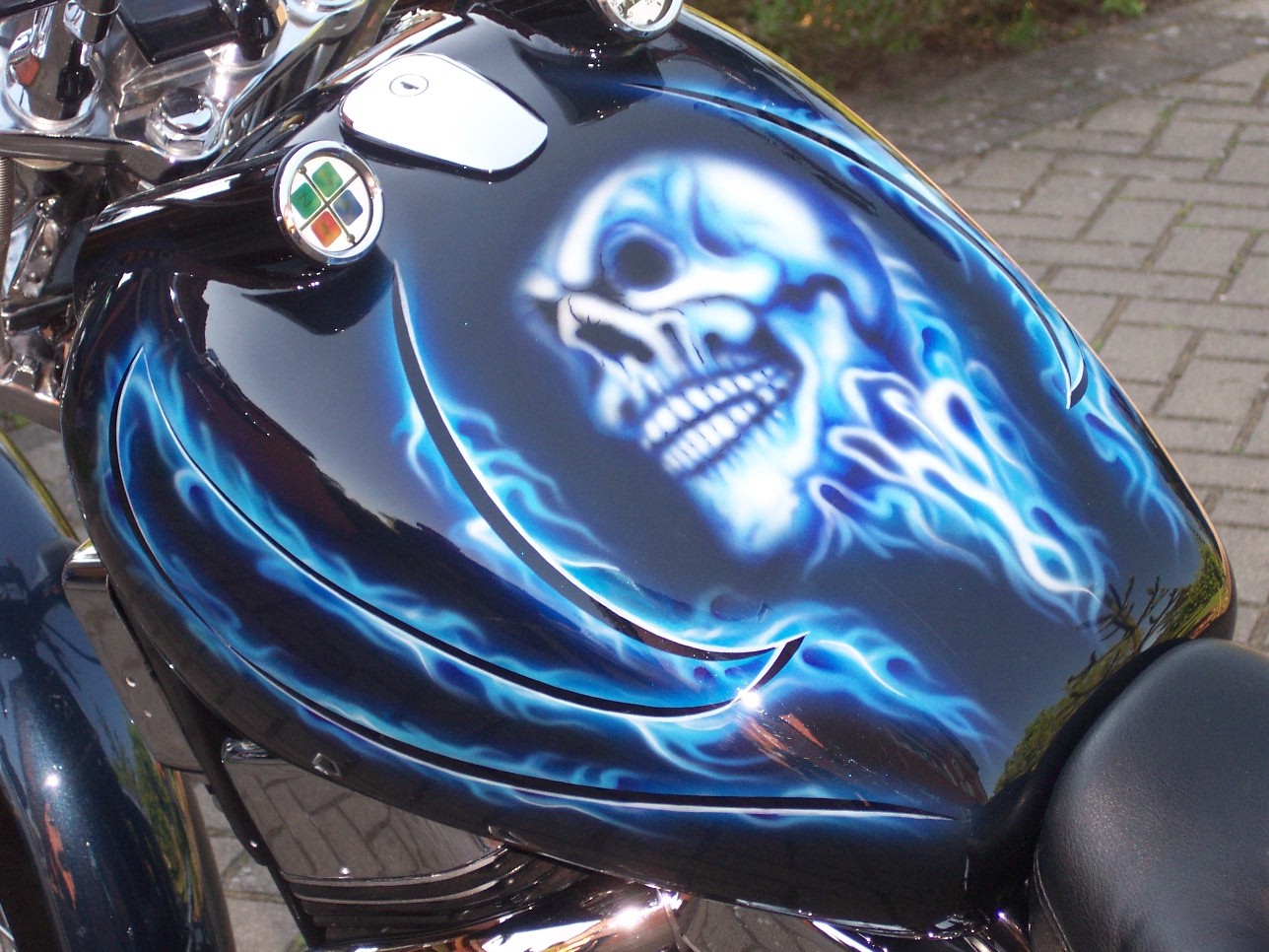 Motorrad: "Blue Skull"